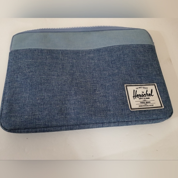 Herschel Laptop Sleeve Case - Picture 1 of 4